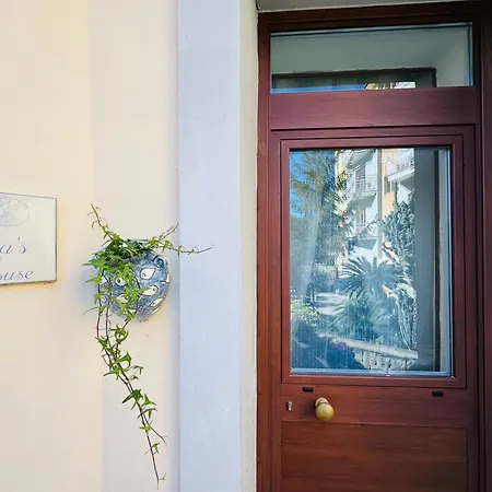 Apartment Era's House