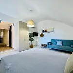 Apartment Era's House *